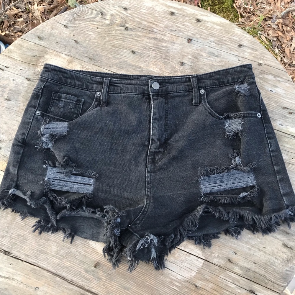 🆕 DISTRESSED HIGH RISE DENIM SHORTS 🌟❤️